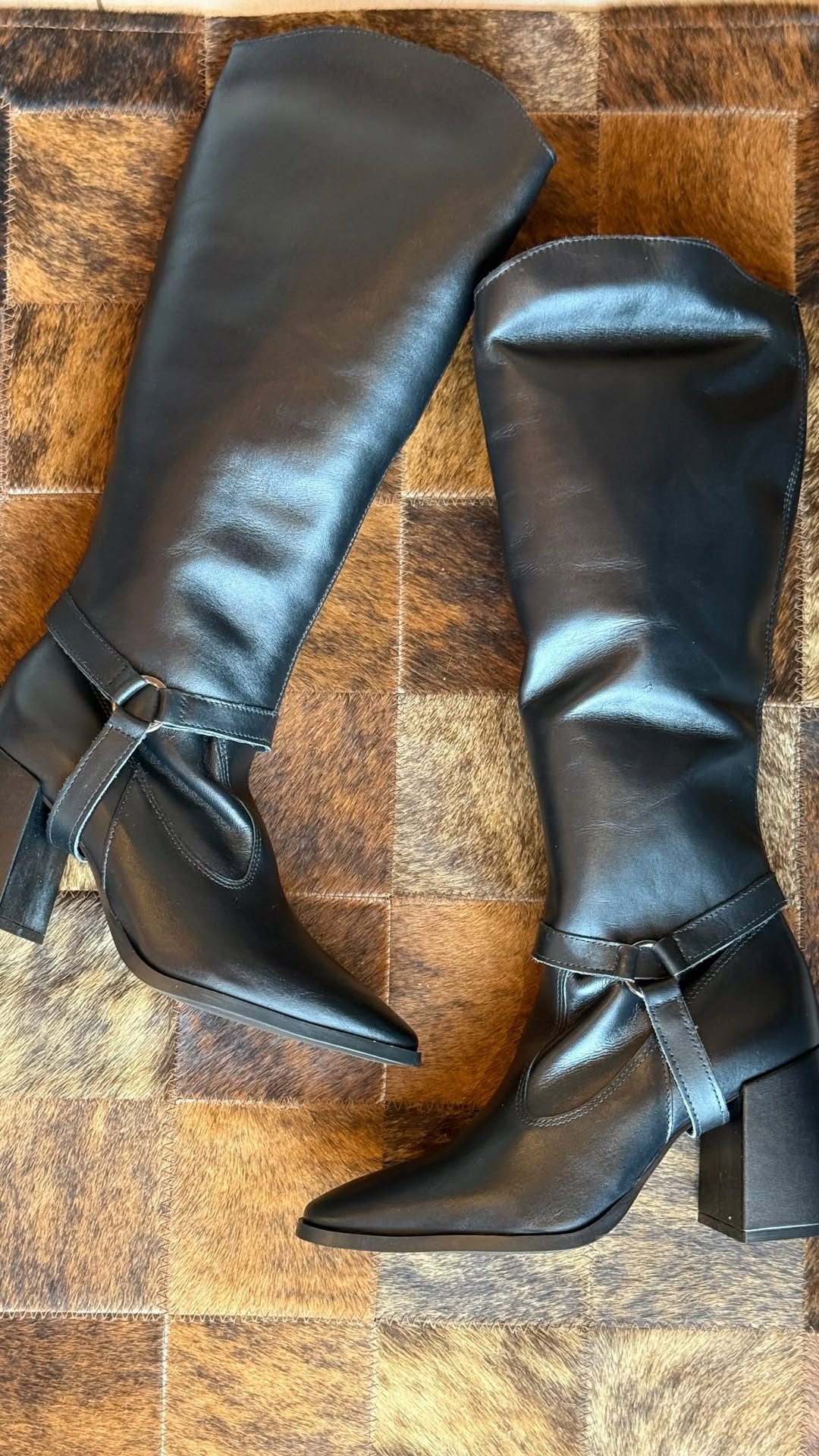 Botas pretas de cano alto